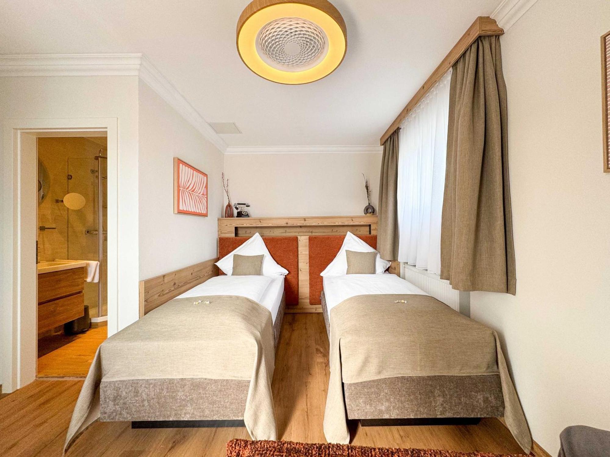Hotel Schlossblick Chiemsee พรีนอัมคิมซี ภายนอก รูปภาพ