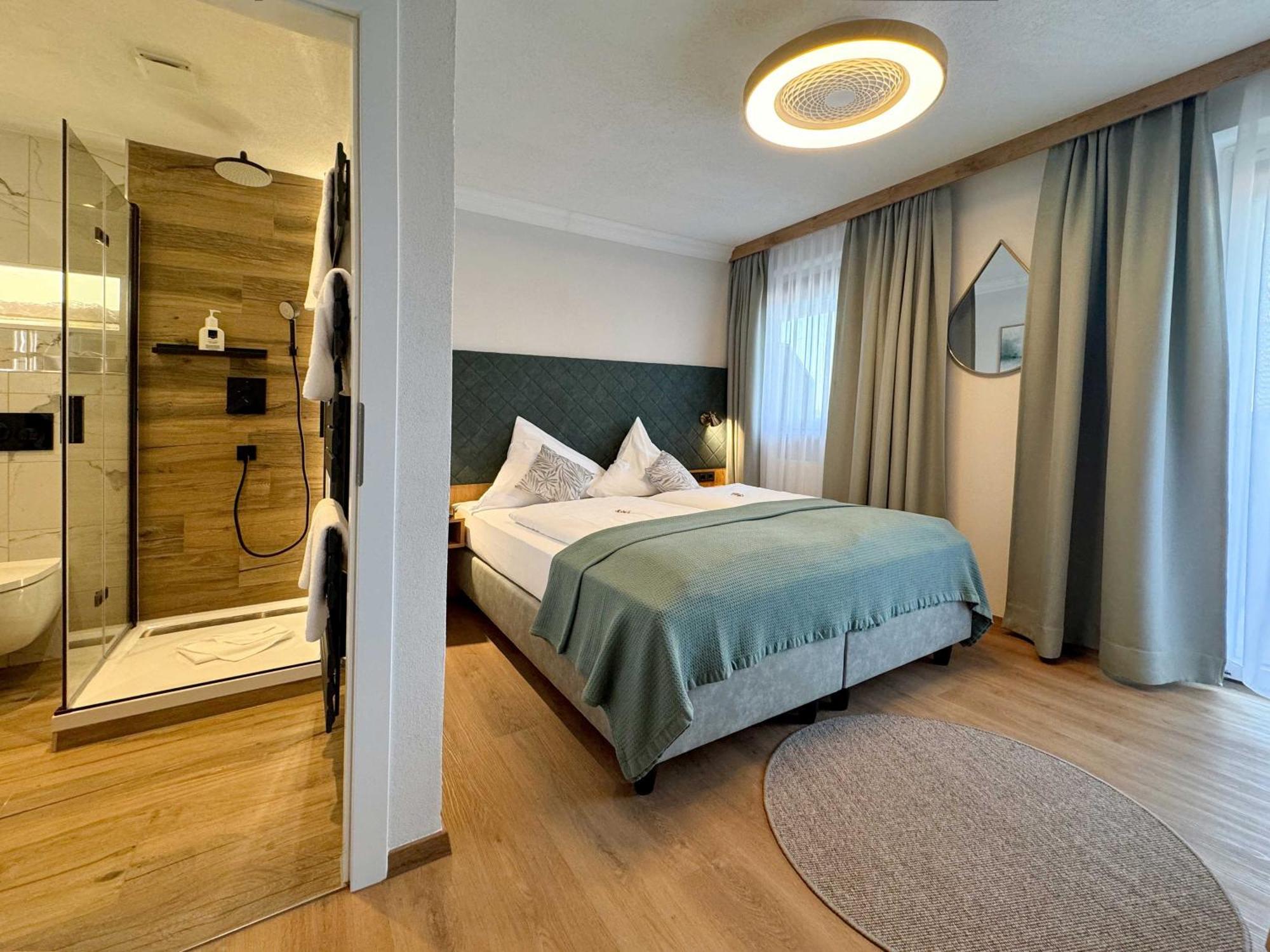 Hotel Schlossblick Chiemsee พรีนอัมคิมซี ภายนอก รูปภาพ